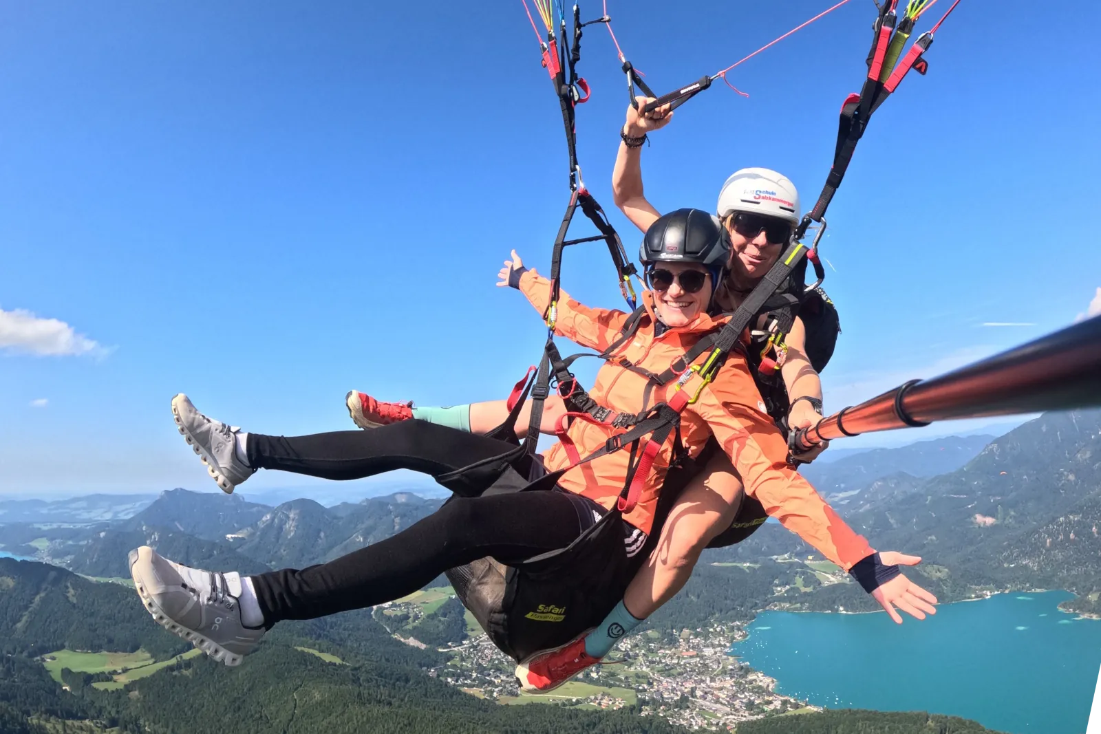 Tandem paragliding Austria - Selfie while flying over Lake Wolfgangsee