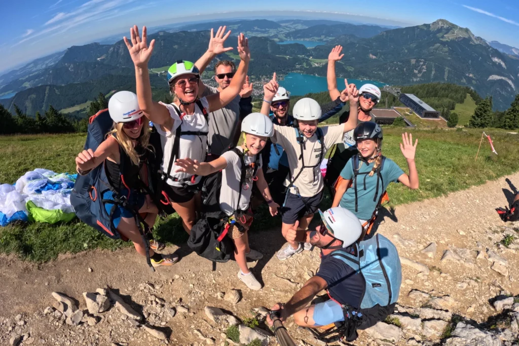 Group photo before the tandem flight at the launch site in the Salzkammergut
