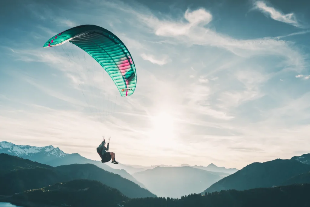 Paragleiten lernen mit Niviuk Kode P2 bei Sonnenlicht
