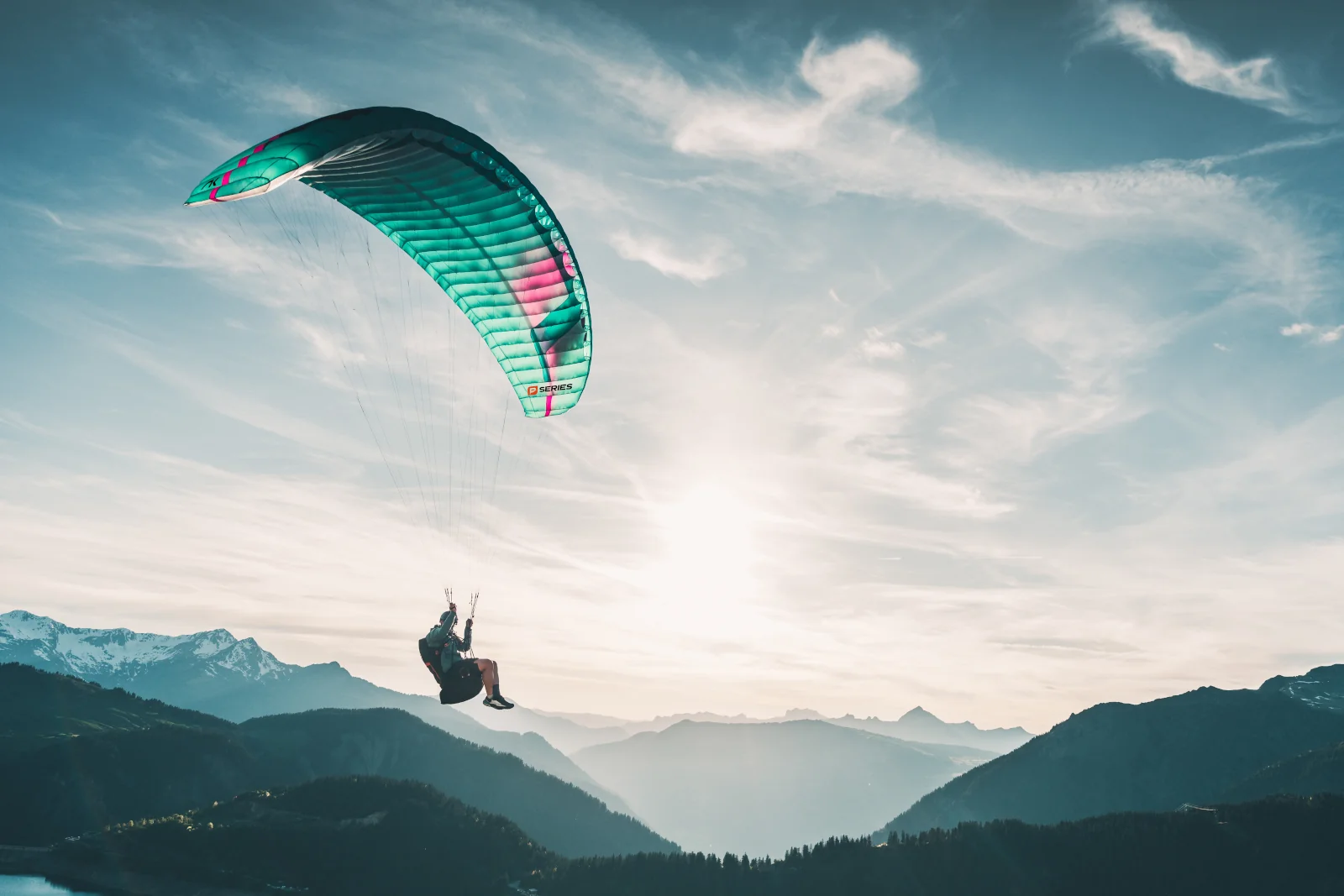 Paragleiten lernen mit Niviuk Kode P2 bei Sonnenlicht