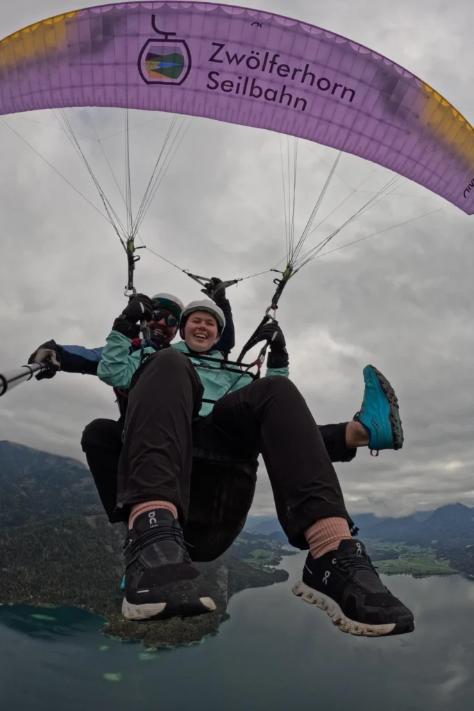 Tandem flight from the Zwölferhorn with lake view